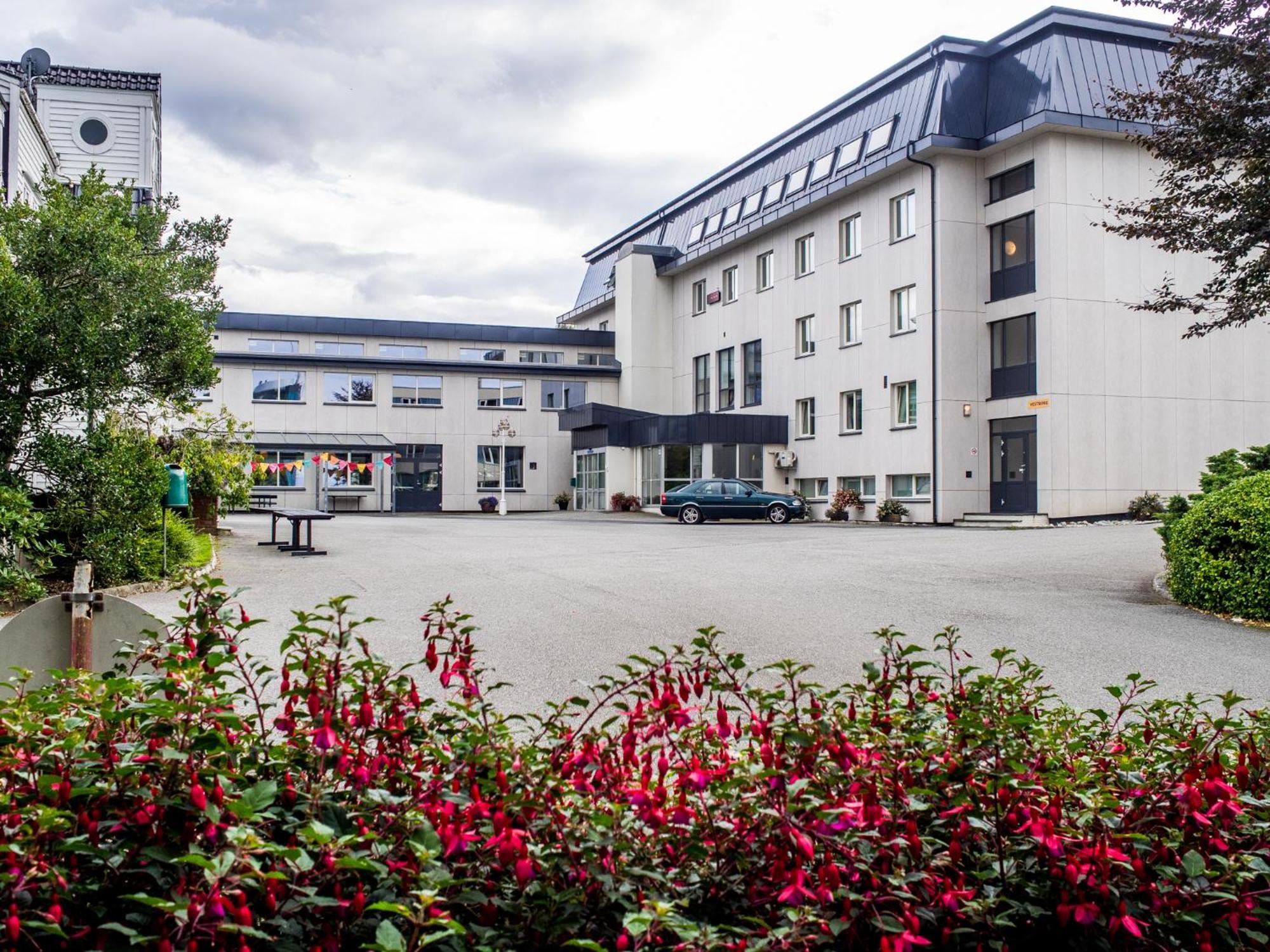 Solborg Folkehogskole Hostel Ставангер Екстериор снимка